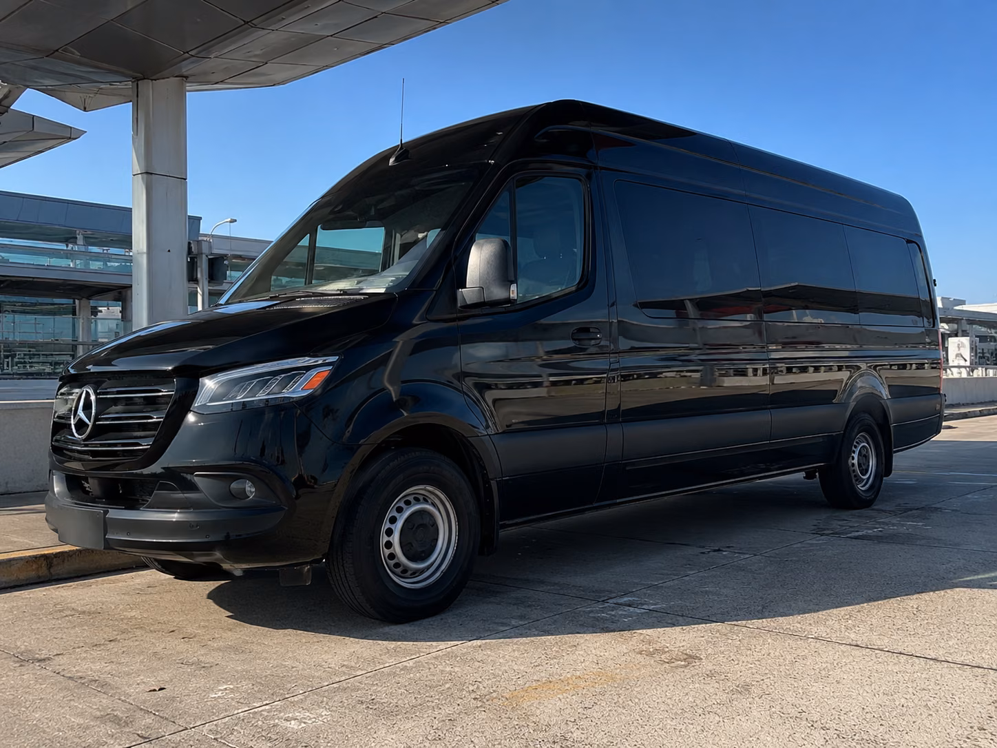 find the perfect transportation for your next airport transfer 3